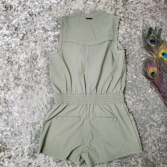Blanc Noir Caravan Green Short-Sleeve Button-Up Romper Size: S - Picture 8 of 12